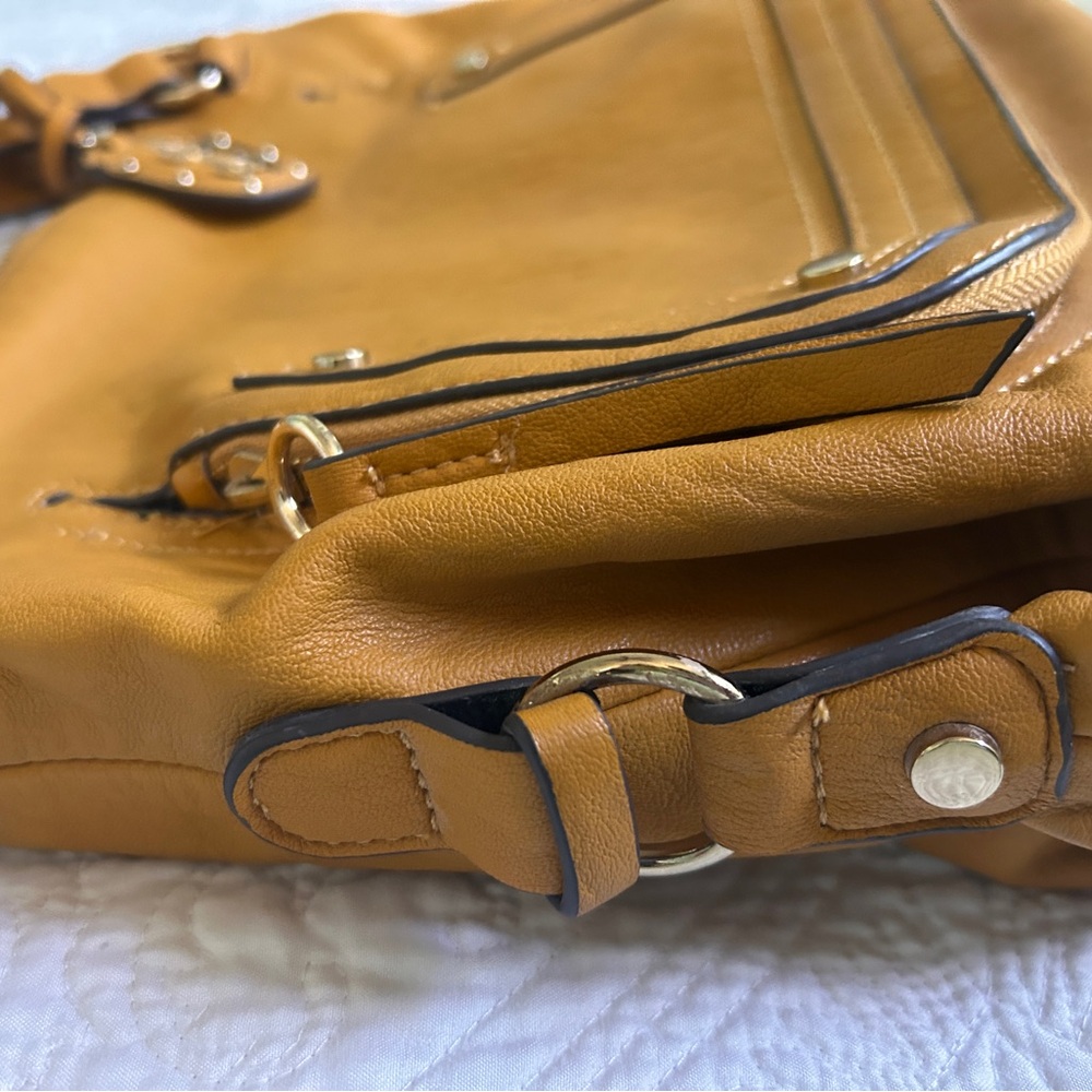 GUC - Jessica Simpson Mustard Yellow Leather Tote with Branded Charm - Picture 4 of 15